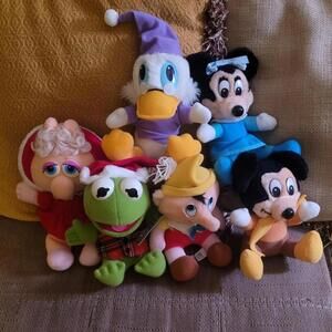 Disney lot six Mickey, Minnie, Donald Duck, Pinocchio, Miss Piggy, Kermit